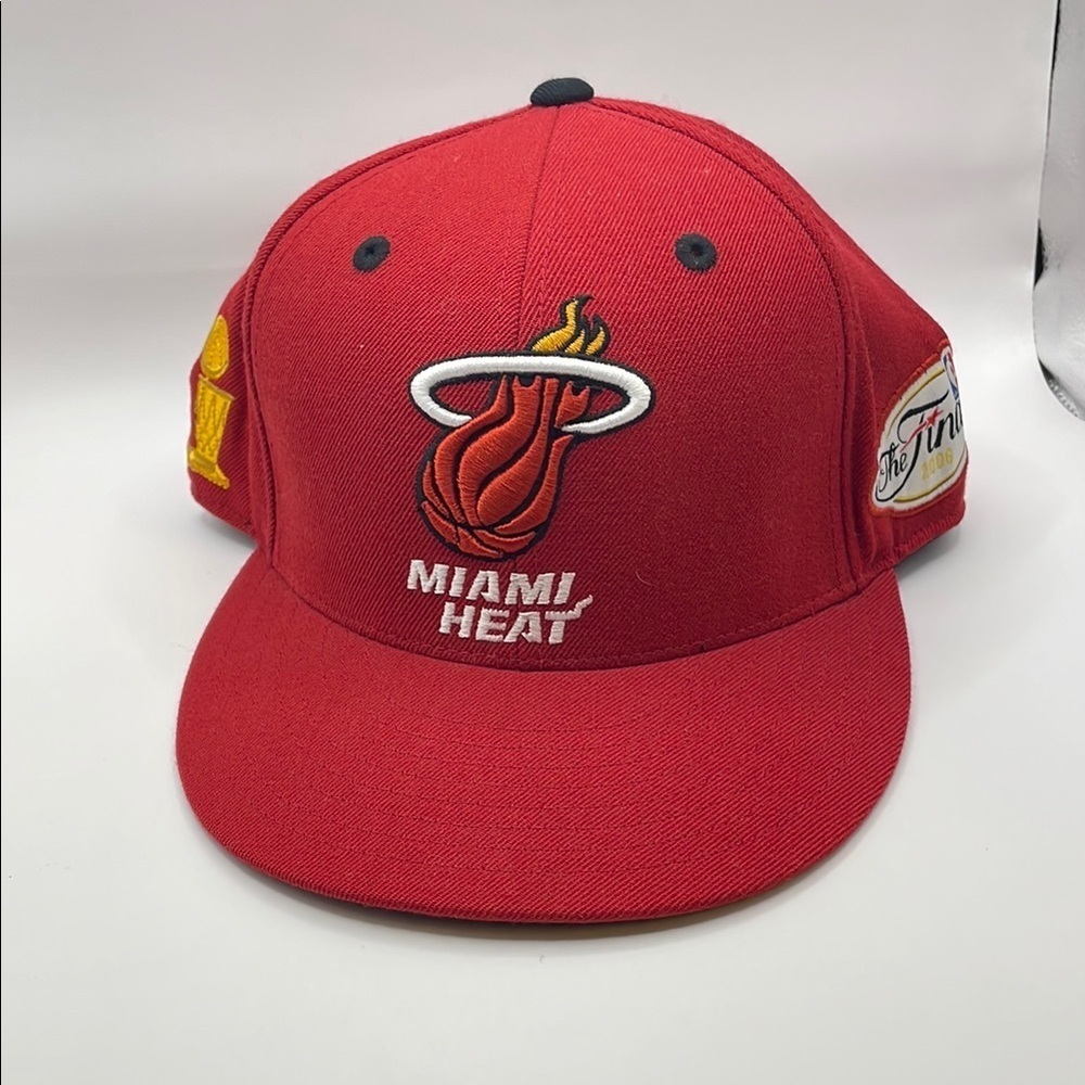 Mitchell & Ness - Miami Heat Hardwood Classics Red Hat - 7 3/8
